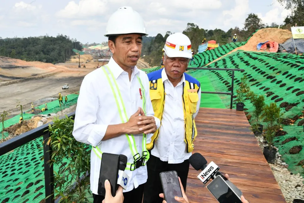 presiden meninjau tol di ikn 3 1024x683 1