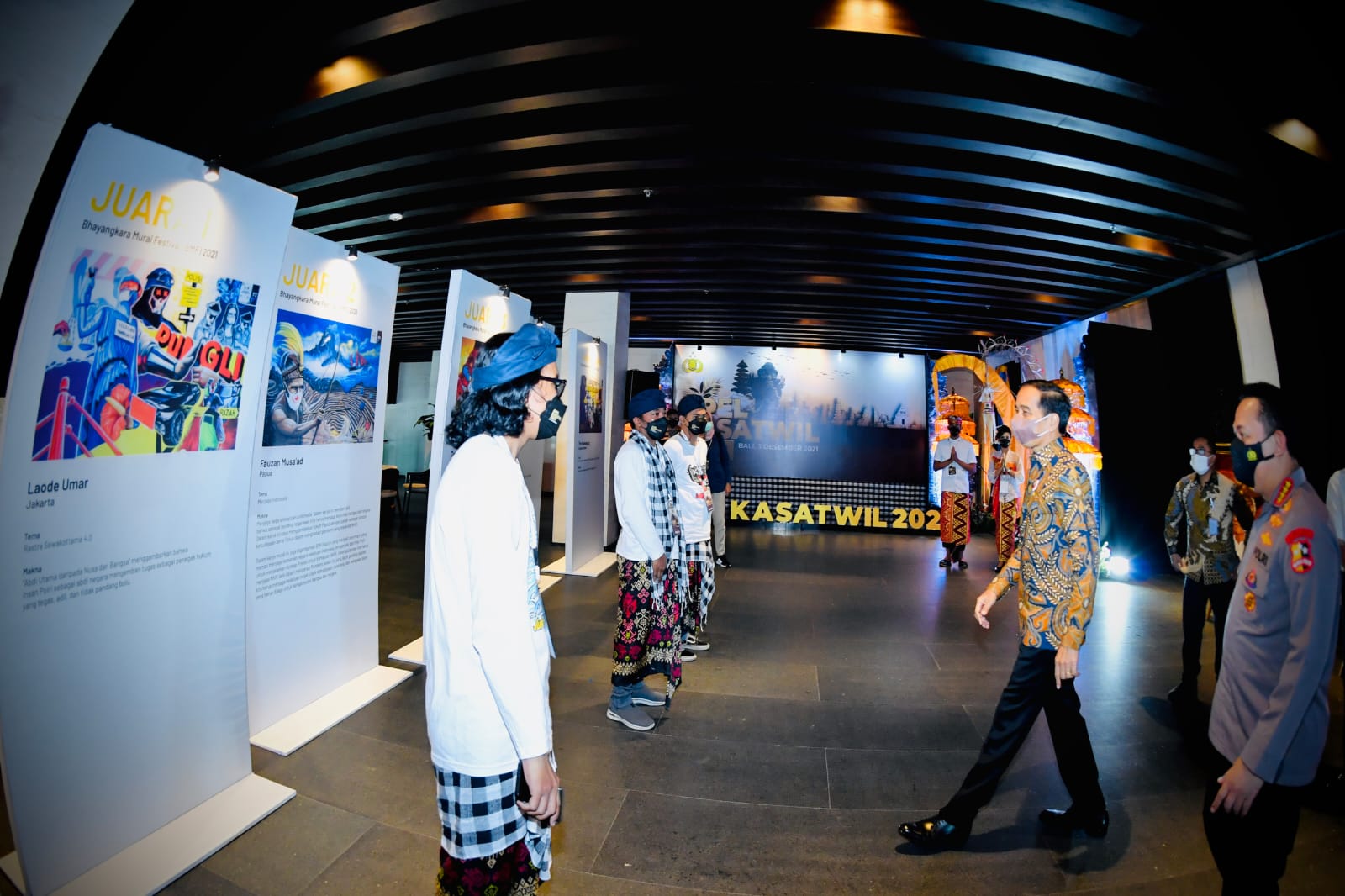 president jokowi the national police chief mural contest has positive results 44418