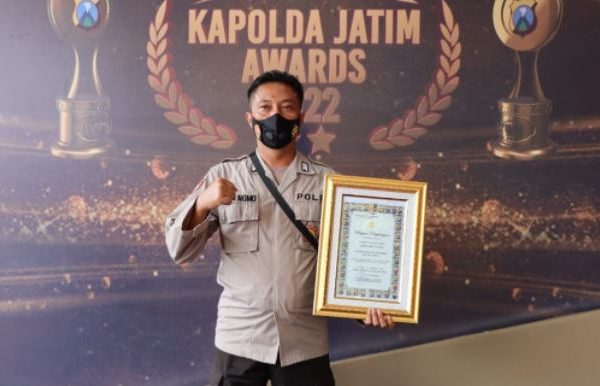 presisi aipda yones yuono dinobatkan jadi bhabinkamtibmas terbaik polda jatim 9951