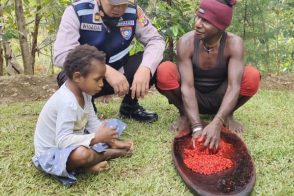 program peduli kamtibmas peka binmas noken tolikara menggandeng tokoh masyarakat untuk tingkatkan keamanan di desa banggeri 13416