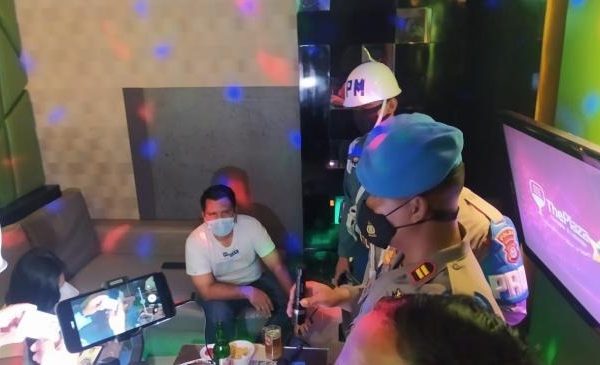 propam polda kalsel dan denpom vi banjarmasin gelar razia anggota polri dan tni yang berada di tempat hiburan malam 30692