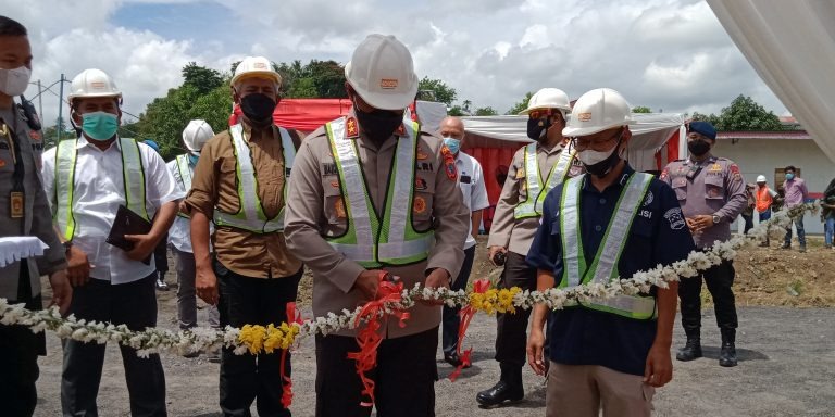 providing more professional services to the community north sulawesi regional police chief inaugurates the construction of the forensic laboratory building in manado 41522