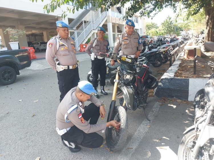 provost polda ntt memperketat disiplin anggota dengan sweeping kendaraan bermotor di mapolda 76287