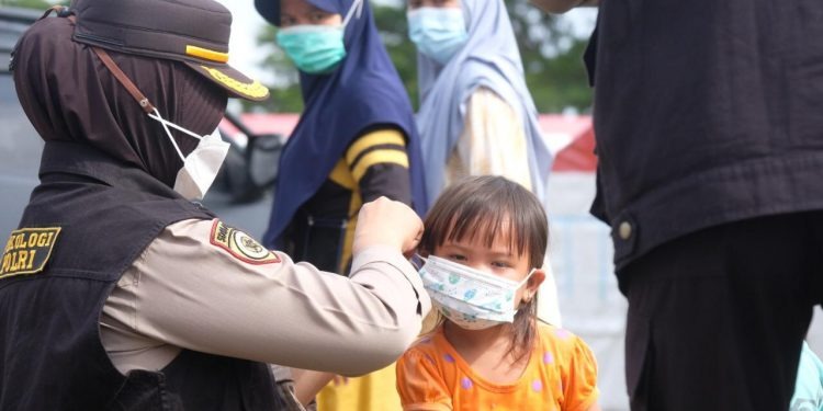 pulihkan trauma para korban gempa polda sulbar gelar trauma healing 11862
