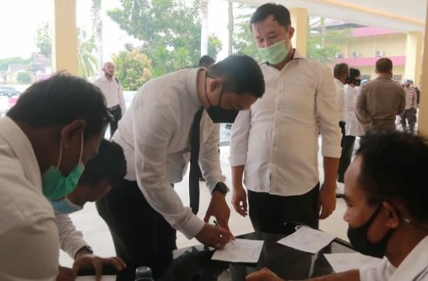 puluhan anggota polda ntb jalani test urine 15932