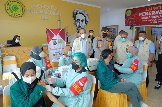 pursuing herd immunity acceleration riau regional police cooperate with umri to hold vaccination 42626