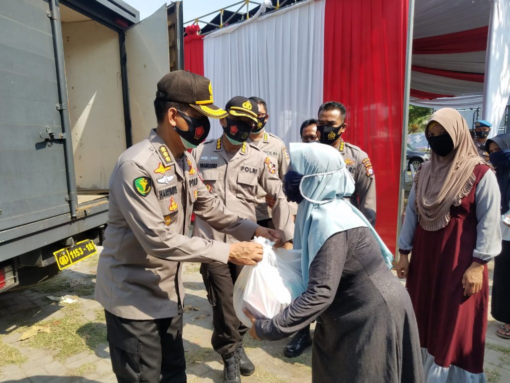 pusdokkes polri dan polda banten gelar bakti kesehatan dan bakti sosial di tanara 11512
