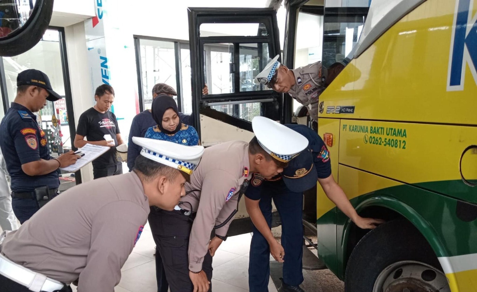 ramp check di garut pastikan kelayakan kendaraan umum jelang nataru 82052