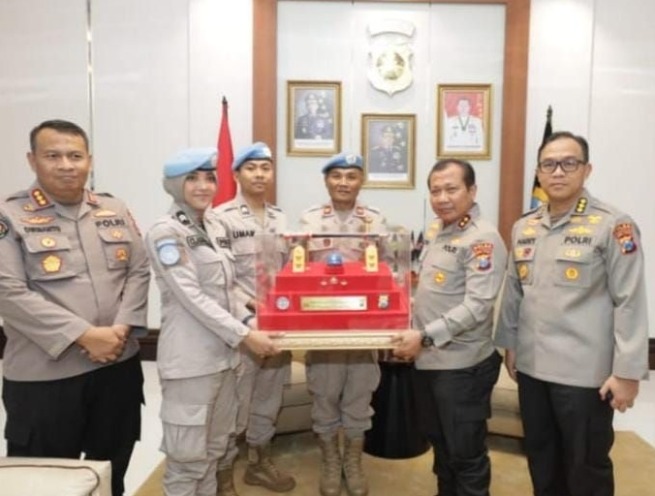 rampungkan tugas pbb tiga personel ini mendapat apresiasi dari kapolda jatim 53095