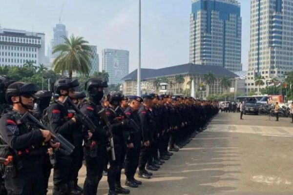 ratusan personel amankan demo kenaikan ppn 12 82404