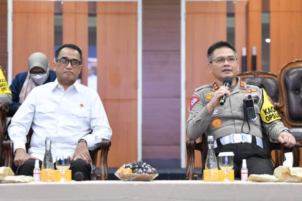 rayakan tahun baru masyarakat diminta pantau cuaca sebelum berpergian 52837