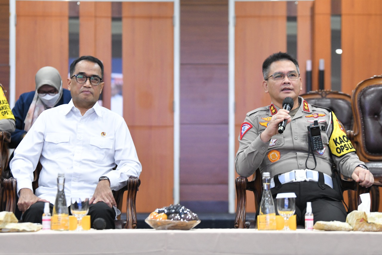 rayakan tahun baru masyarakat diminta pantau cuaca sebelum berpergian 52837