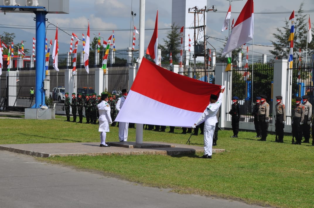 red and white flag fluttering all the way from jayapura to the mountains of mimika 41334
