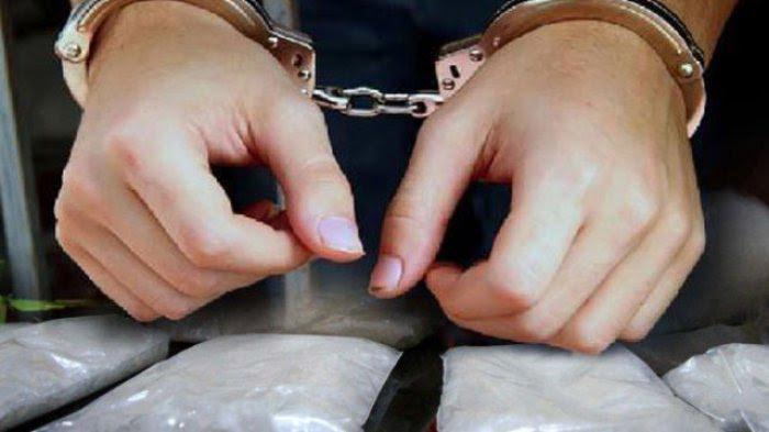 remaja putri dibekuk polisi usai ambil paket ganja di jasa ekspedisi depok 60719
