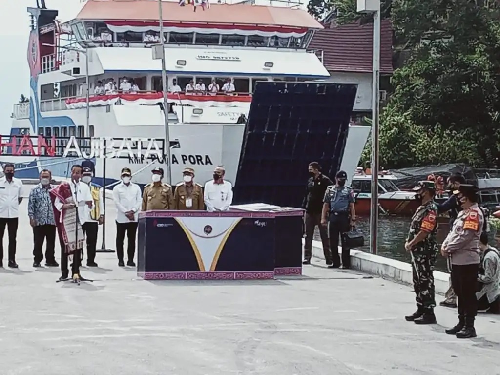 resmikan 7 pelabuhan penyeberangan dan 4 kmp di kawasan danau toba presiden ri jokowi didampingi kapolda sumut 23143