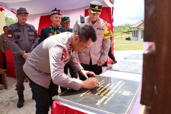 resmikan gedung spkt polres gumas kapolda kalteng pelayananan harus lebih baik 69712