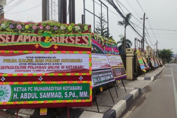 reveals illegal loans south kalimantan regional police and kotabaru resort police flood greetings wreaths 43408