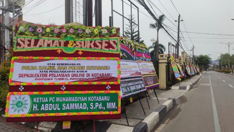 reveals illegal loans south kalimantan regional police and kotabaru resort police flood greetings wreaths 43408