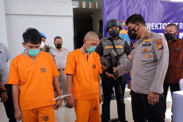 riau regional police successfully secured 2 recidivists perpetrators of curat theft by weight 41431