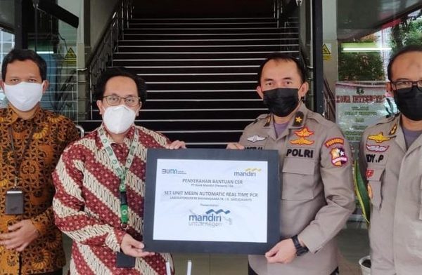rumah sakit bhayangkara tk 1 raden said sukanto terima bantuan satu set mesin pcr dari bank mandiri 30468