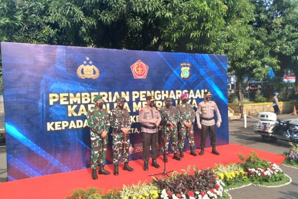 saat masa penyekatan mudik kapolda metro jaya sebut tenaga kesehatan sebagai pahlawan kemanusiaan 28720