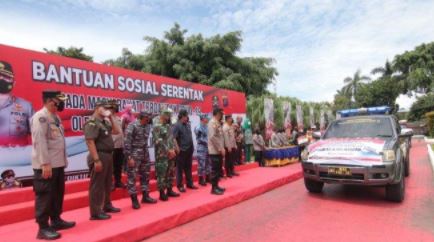 salurkan bantuan serentak di kaltim polda sediakan 90 ton beras 9679