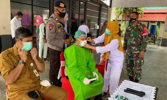 sambut hari bhayangkara ke 74 kapolda maluku beri motivasi pasien covid 19 di asrama bpsdm 11136