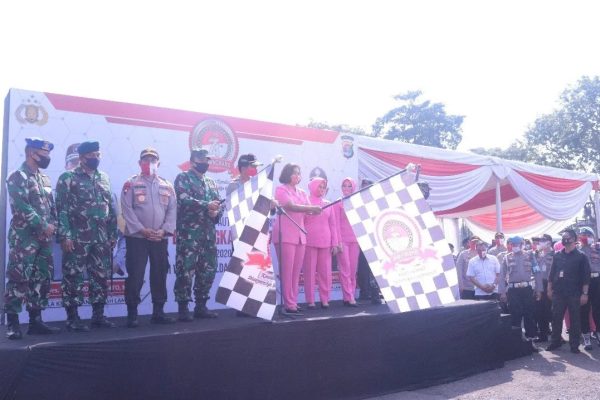 sambut hari bhayangkara ke 74 polda lampung bersama komunitas otomotif salurkan bantuan sosial ke panti asuhan dan pondok pesantren 11125