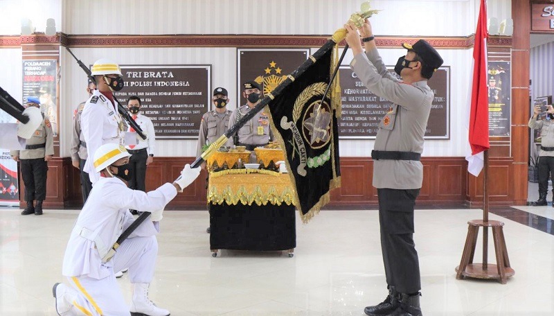 sambut hari bhayangkara ke 75 kapolda jadi irup pemuliaan pataka polda aceh 37071