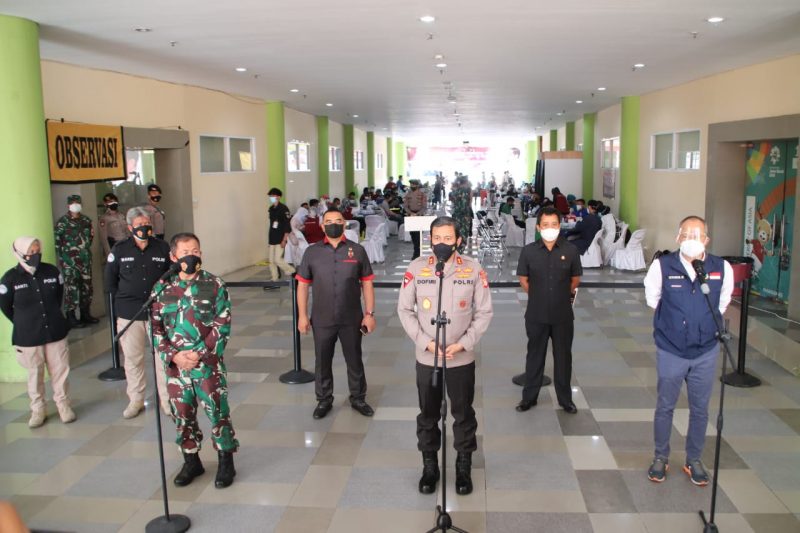 sambut hari bhayangkara ke 75 polda jabar dan kodam iii siliwangi gelar vaksinasi massal 29052