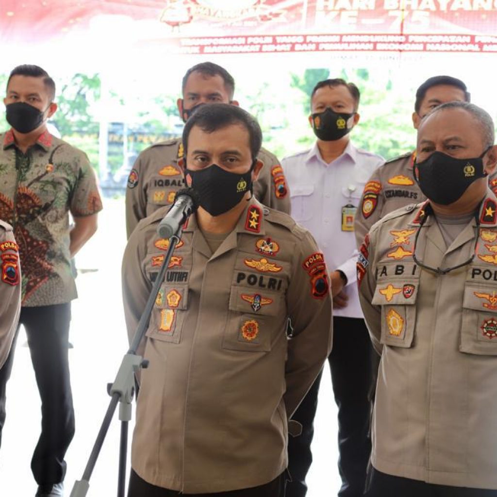 sambut hari bhayangkara ke 75 polda jateng gelar baksos 9335