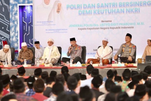 sambut hari kemerdekaan ri kapolri hadiri khotmil quran dari polri untuk negeri di ponpes lirboyo kediri 48801