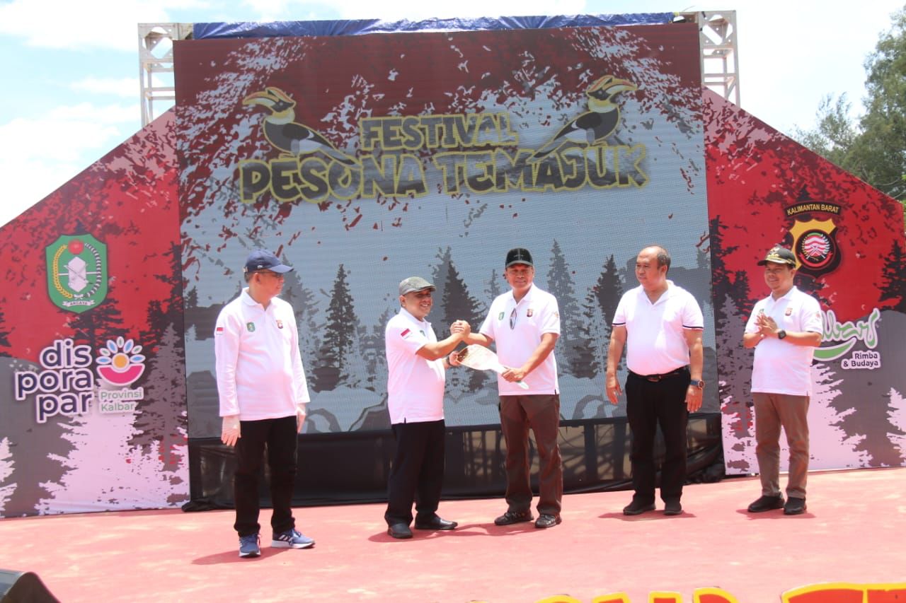 sambut hari lalu lintas ke 67 polda kalbar bersama pemerintah provinsi gelar festival pesona temajuk 50057