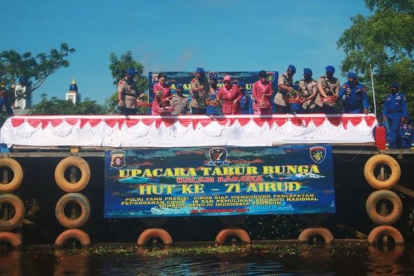 sambut hut ke 71 ditpolairud kalteng gelar upacara tabur bunga 25146
