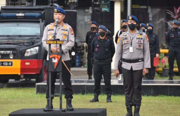 sandang jabatan baru sebagai as ops kapolri kapolda riau pimpin apel perpisahan di mako brimob 22581