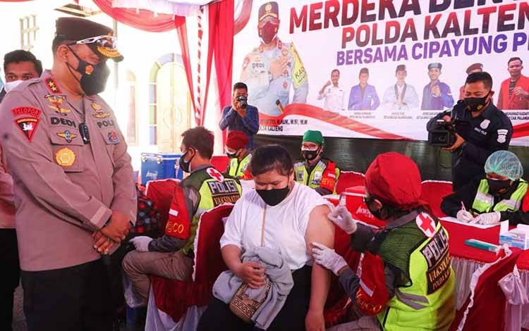 sasar 1 000 peserta polda kalteng gandeng mahasiswa cipayung plus palangkaraya gelar vaksinasi merdeka 34394