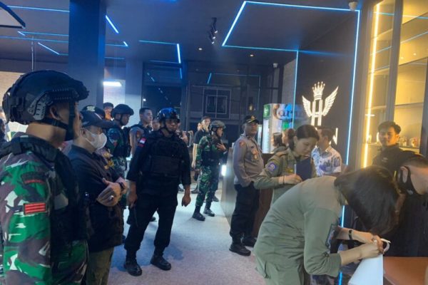 satbrimob polda kalbar bersama tni dan satpol pp gelar patroli gabungan guna ciptakan kamtibmas aman dan kondusif 71486