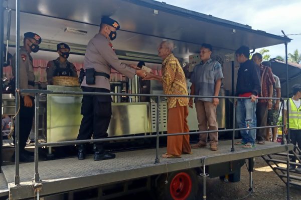 satbrimob polda sumbar hadirkan mobil dapur dan mobil air untuk dikonsumsi 18261