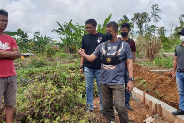 satgas binmas ops damai cartenz 2022 melakukan pengecekan bahan baku makanan untuk hewan ternak 46098