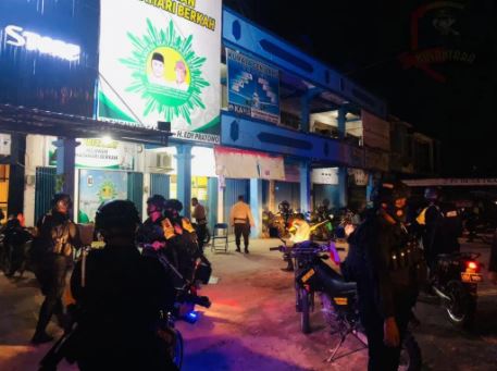 satgas omp brimob polda kalteng laksanakan patroli malam siaga kegiatan debat cagub cawagub 12941