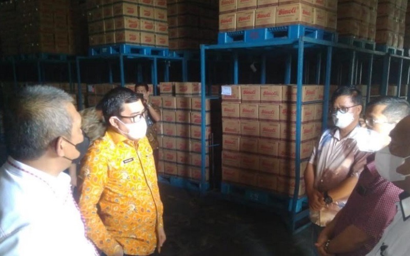satgas pangan polri bongkar peredaran minyak goreng palsu 21010