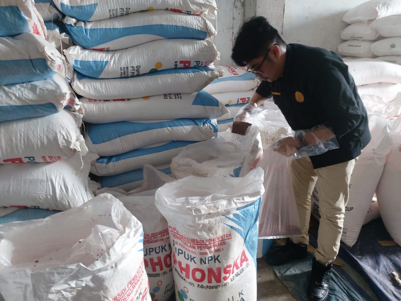satgassus pencegahan korupsi polri lakukan pemantauan pupuk subsidi di oki 61601
