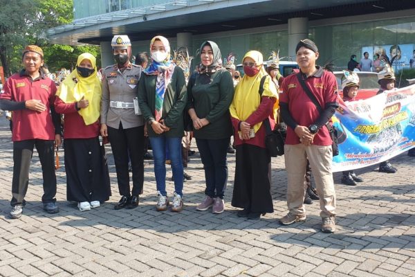 satlantas polres sukoharjo menampilkan atraksi mengendarai moge dan menampilkan polisi cilik dalam rangka memeriahkan hut ri ke 77 48977
