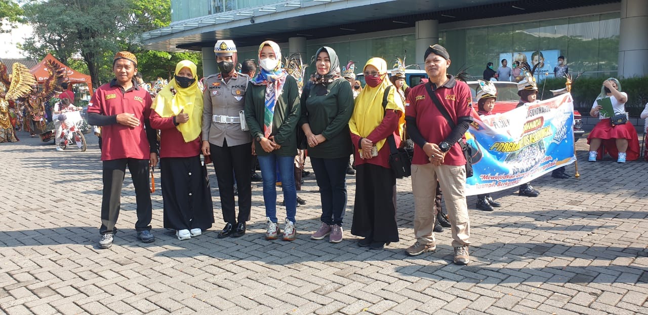 satlantas polres sukoharjo menampilkan atraksi mengendarai moge dan menampilkan polisi cilik dalam rangka memeriahkan hut ri ke 77 48977