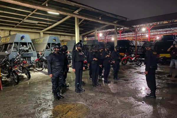 satuan brimob polda riau laksanakan patroli malam guna wujudkan kamtibmas 45819