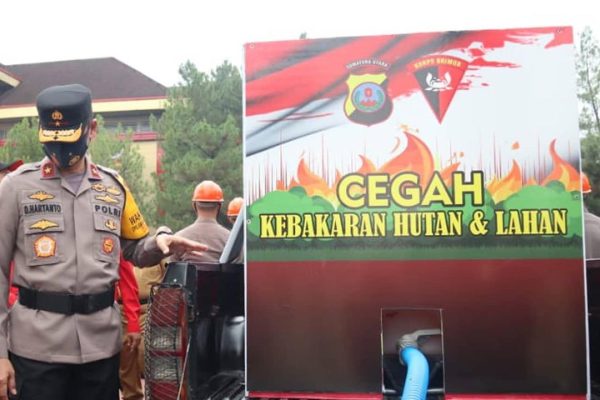 satuan brimobda sumut modifikasi kendaraan dinas menjadi mobil pemadam api 30878