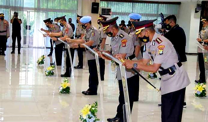 sebagian besar kapolres dan pejabat utama polda metro jaya dirotasi 33120