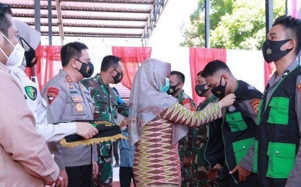 sebanyak 1 000 perosnel gabungan tni polri di ntb disiapkan sebagai petugas vaksinasi covid 19 30720
