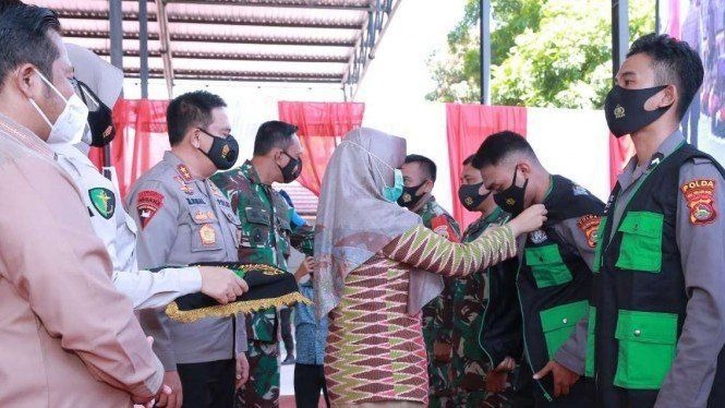 sebanyak 1 000 perosnel gabungan tni polri di ntb disiapkan sebagai petugas vaksinasi covid 19 30720