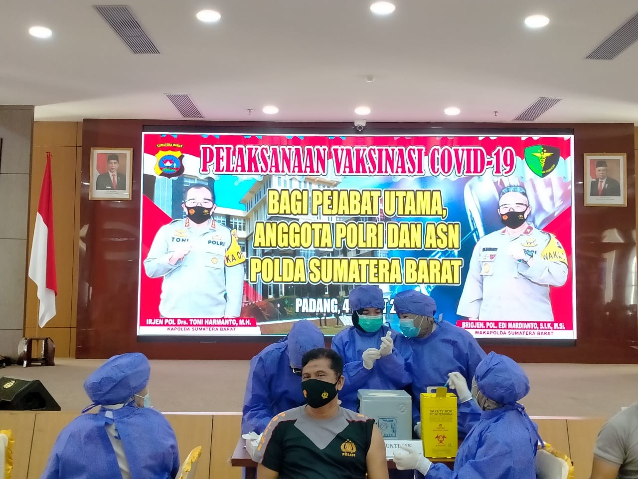 sebanyak 10 441 personel polda sumbar laksanakan vaksinasi covid 19 30719